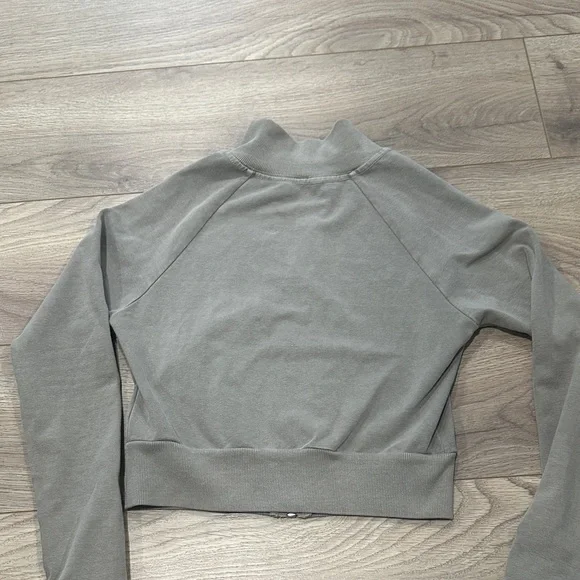 SKIMS Gray Women's Zip-Up Jacket. Like new - Picture 6 of 6